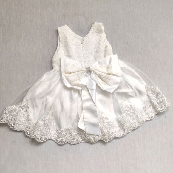 Other - BRAND new white lace party dress for girls